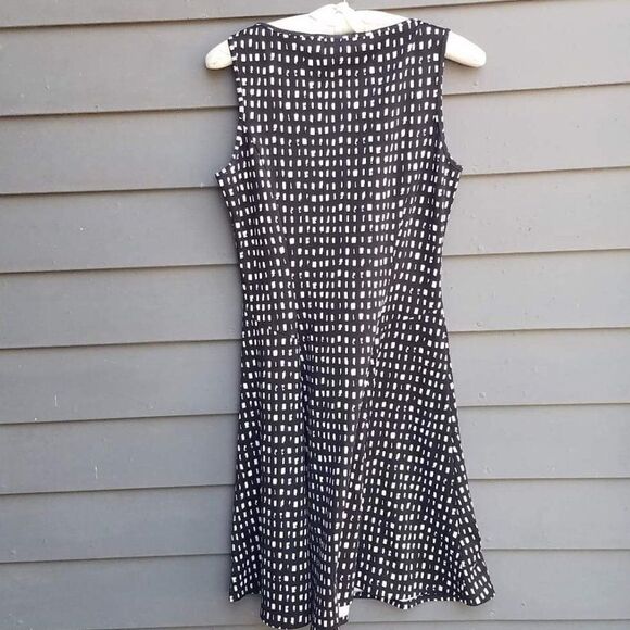 New York Company Black/White Print Fit & Flair Dress Size Medium - Picture 8 of 9